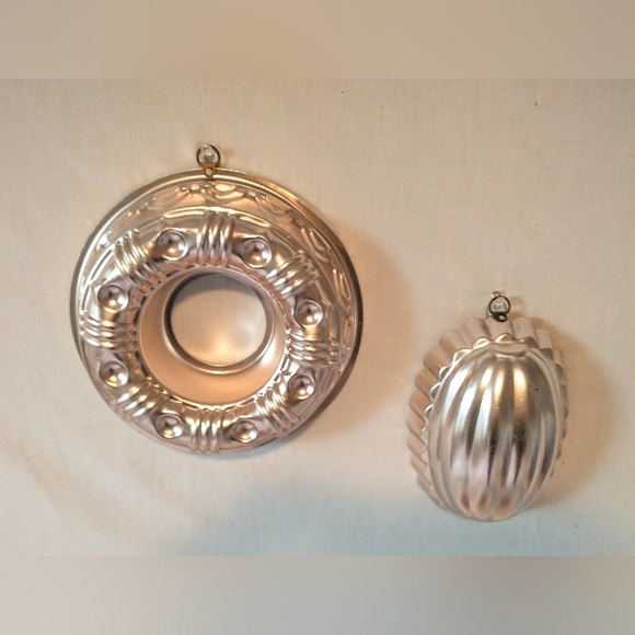 Two Vintage Copper Molds - Jello Molds - Wall Hangings - Picture 11 of 13